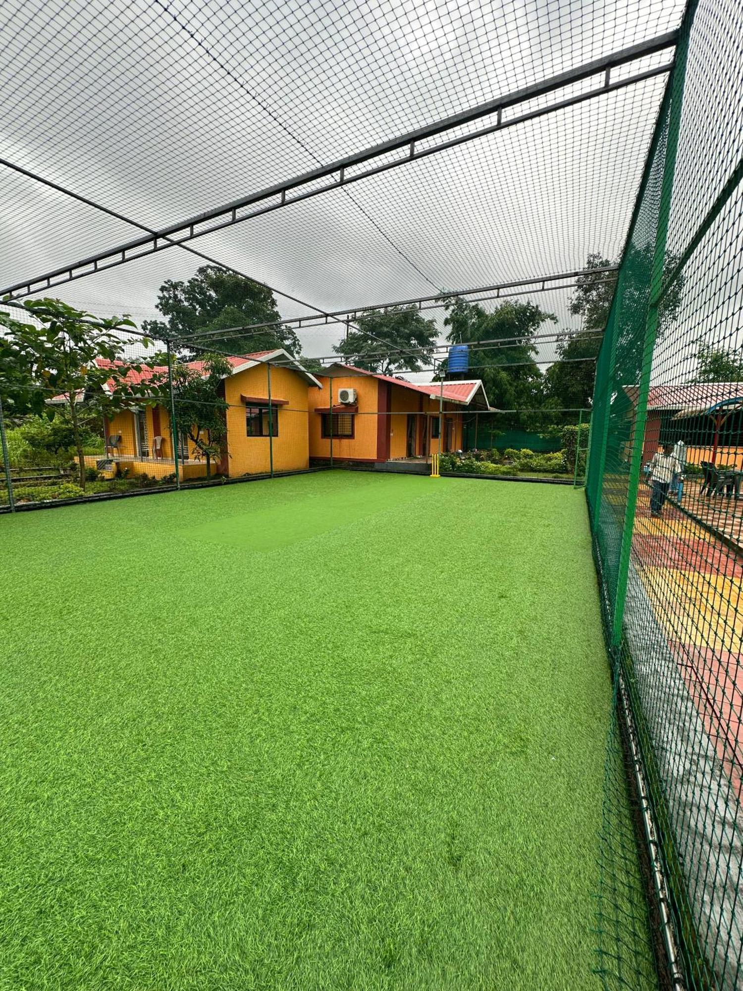 Karjat Ap Resort Luaran gambar