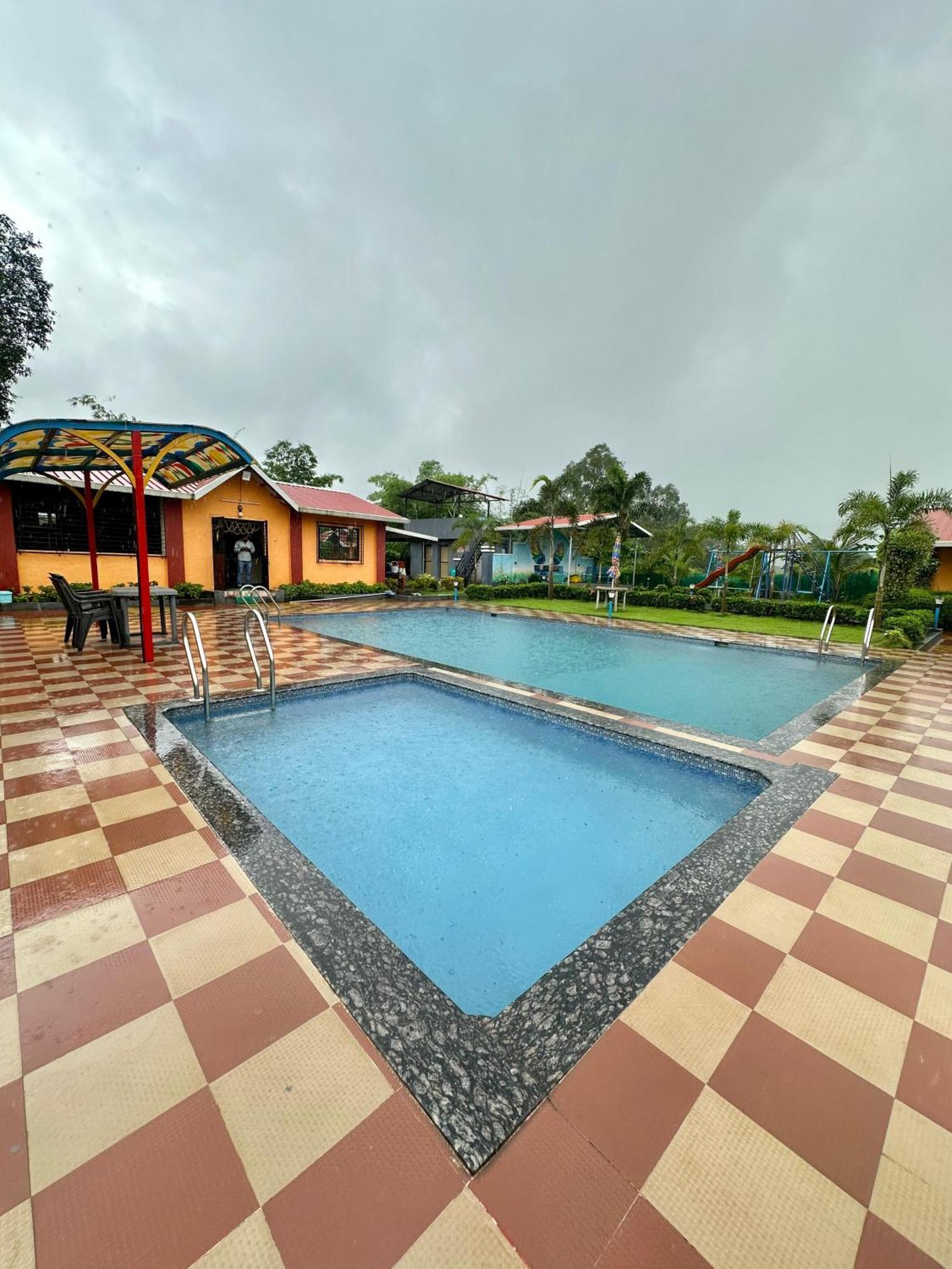 Karjat Ap Resort Luaran gambar